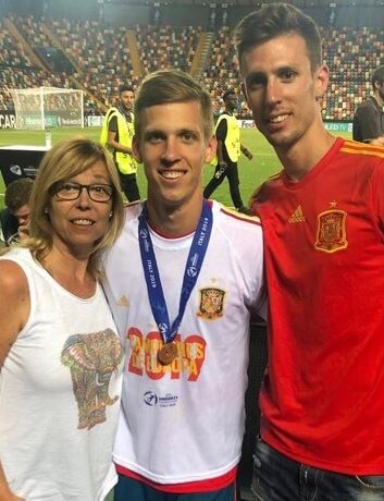 Miquel Olmo wife and sons Dani Olmo and Carlos Olmo